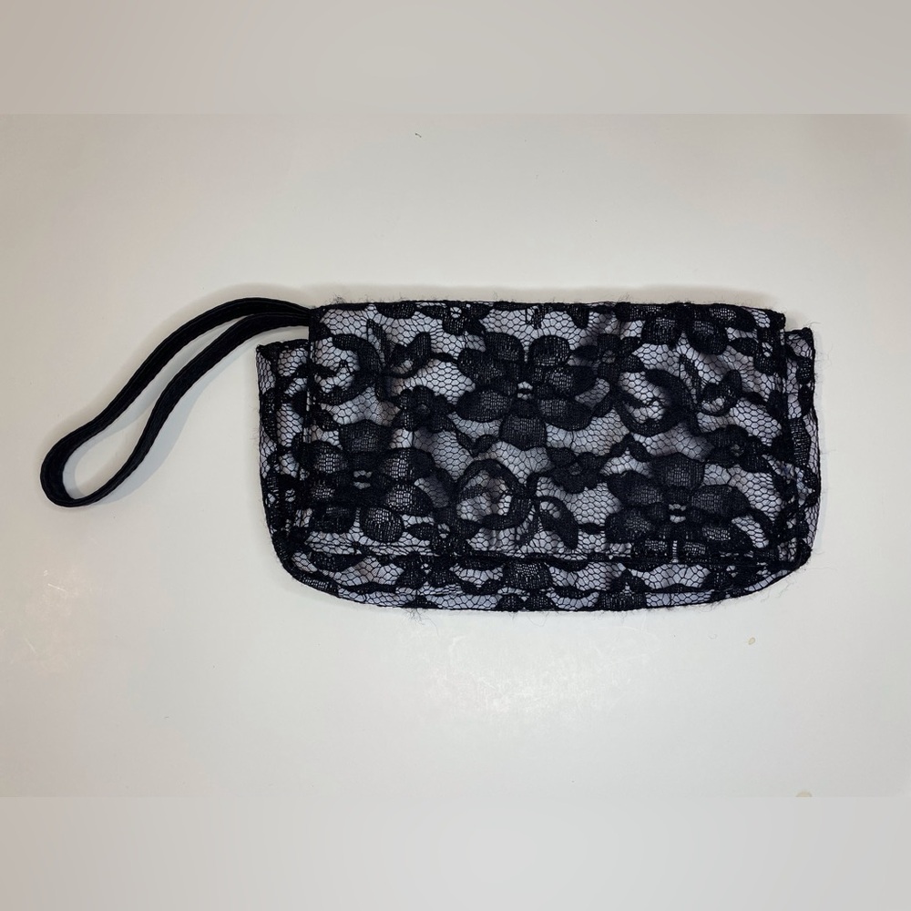 Victoria’s‎ Secret Y2K Floral Lace Wristlet Black and Gray Lace Clutch